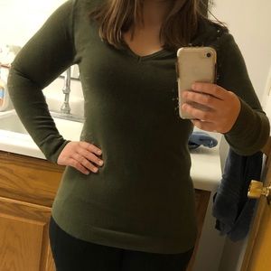 Dark Green Women’s V Neck Sweater. Size Large.